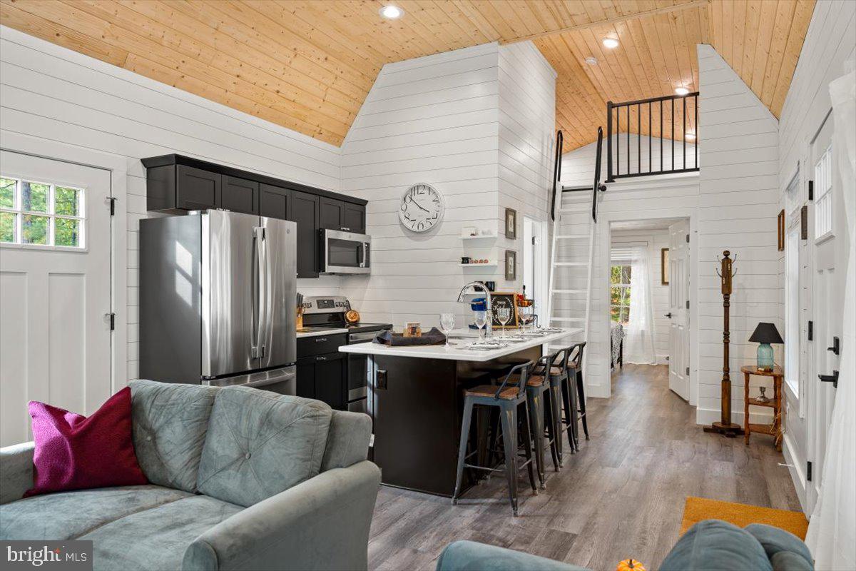 HOLIDAY HILL - Residential