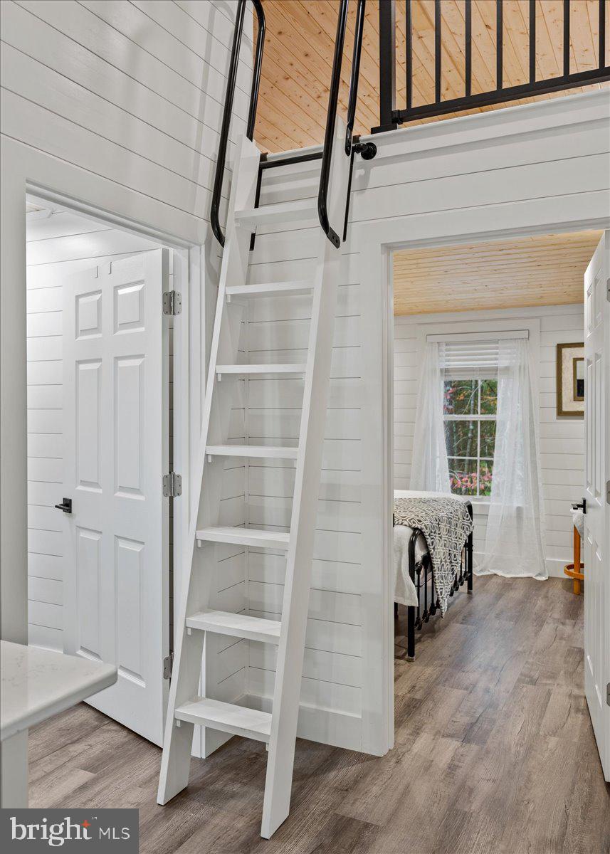 HOLIDAY HILL - Residential