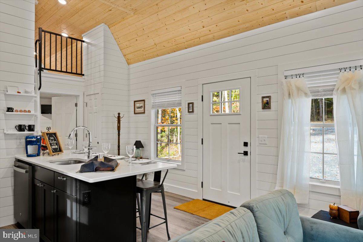 HOLIDAY HILL - Residential