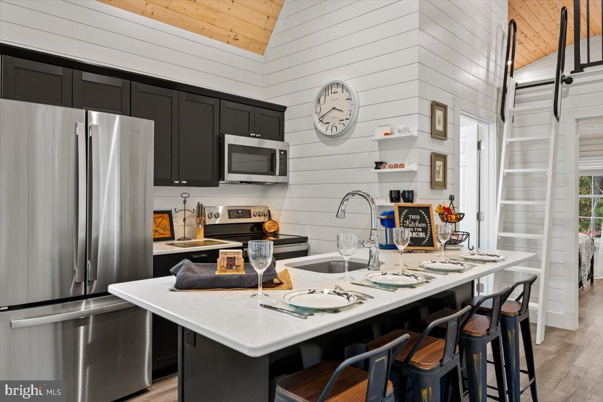 HOLIDAY HILL - Residential