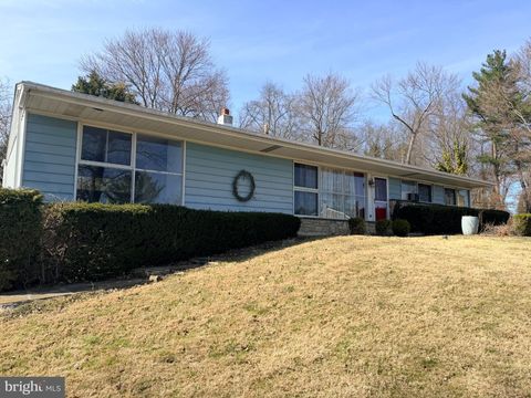 Homes For Sale - 17 Man O War Drive<br/> MEDIA, PA 19063