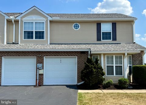 Townhouse For Sale - 125 Merlin Drive<br/> Dauphin County, HUMMELSTOWN, PA 17036