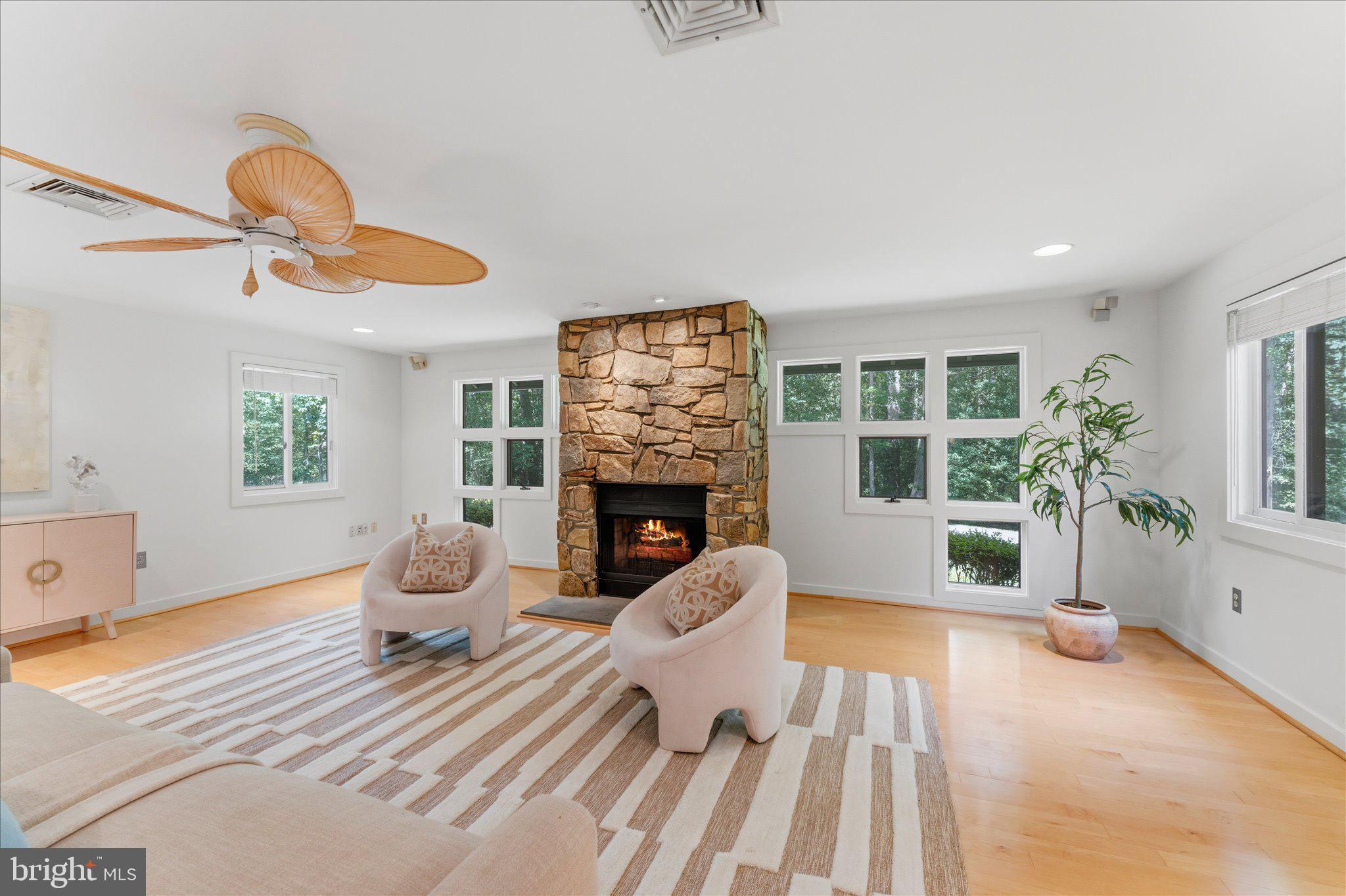 SEVEN HILLS - Residential