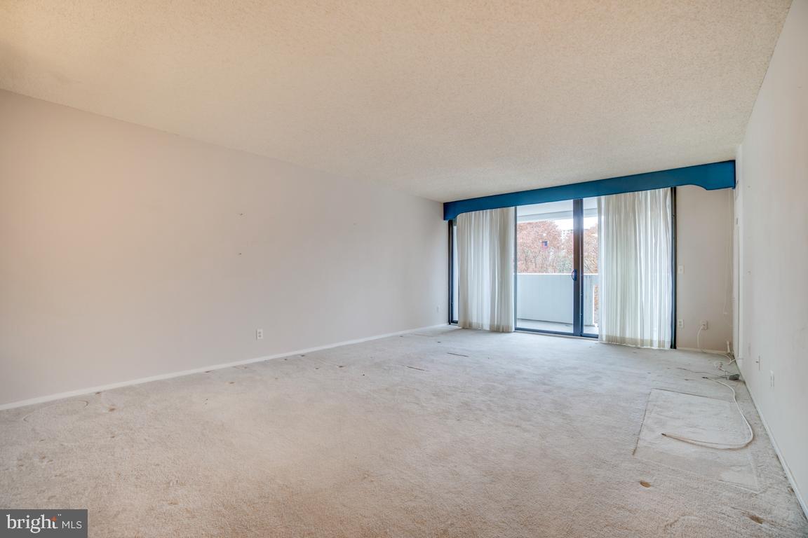 ALEXANDRIA KNOLLS - Residential