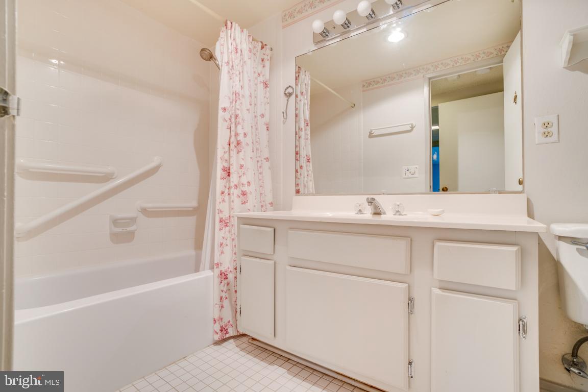 ALEXANDRIA KNOLLS - Residential