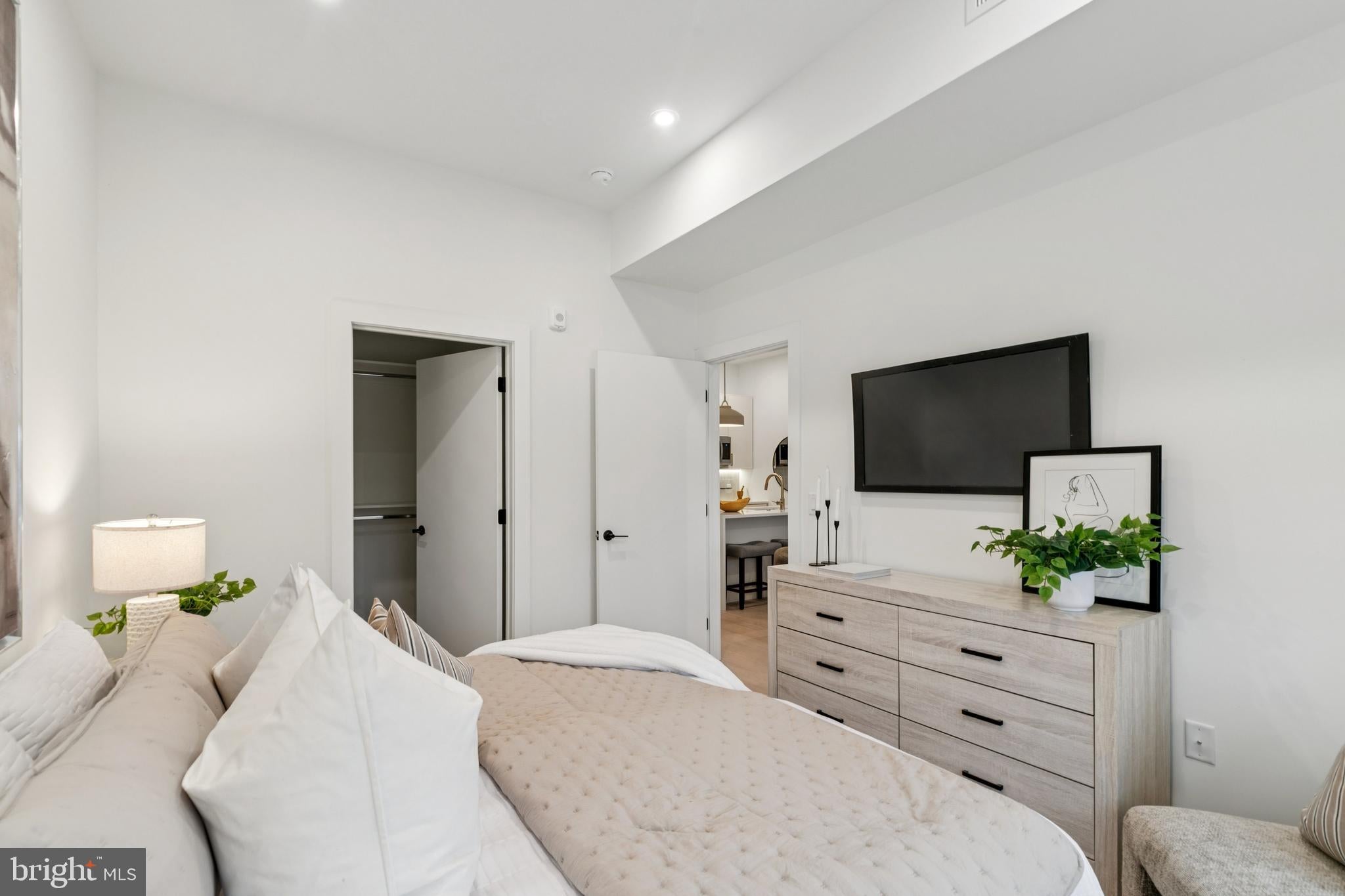 20 W ALLENS LANE 30 308
