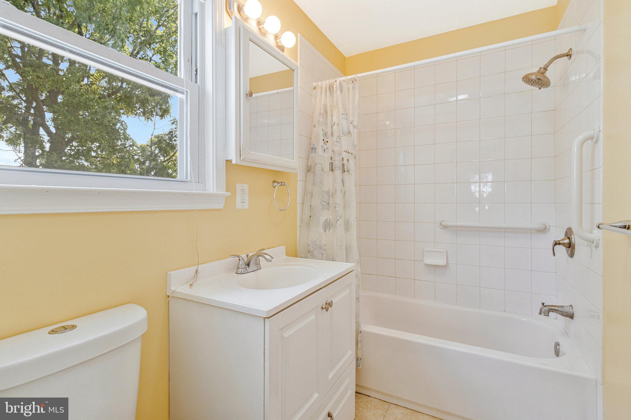 GREEN MEADOWS - Residential Lease