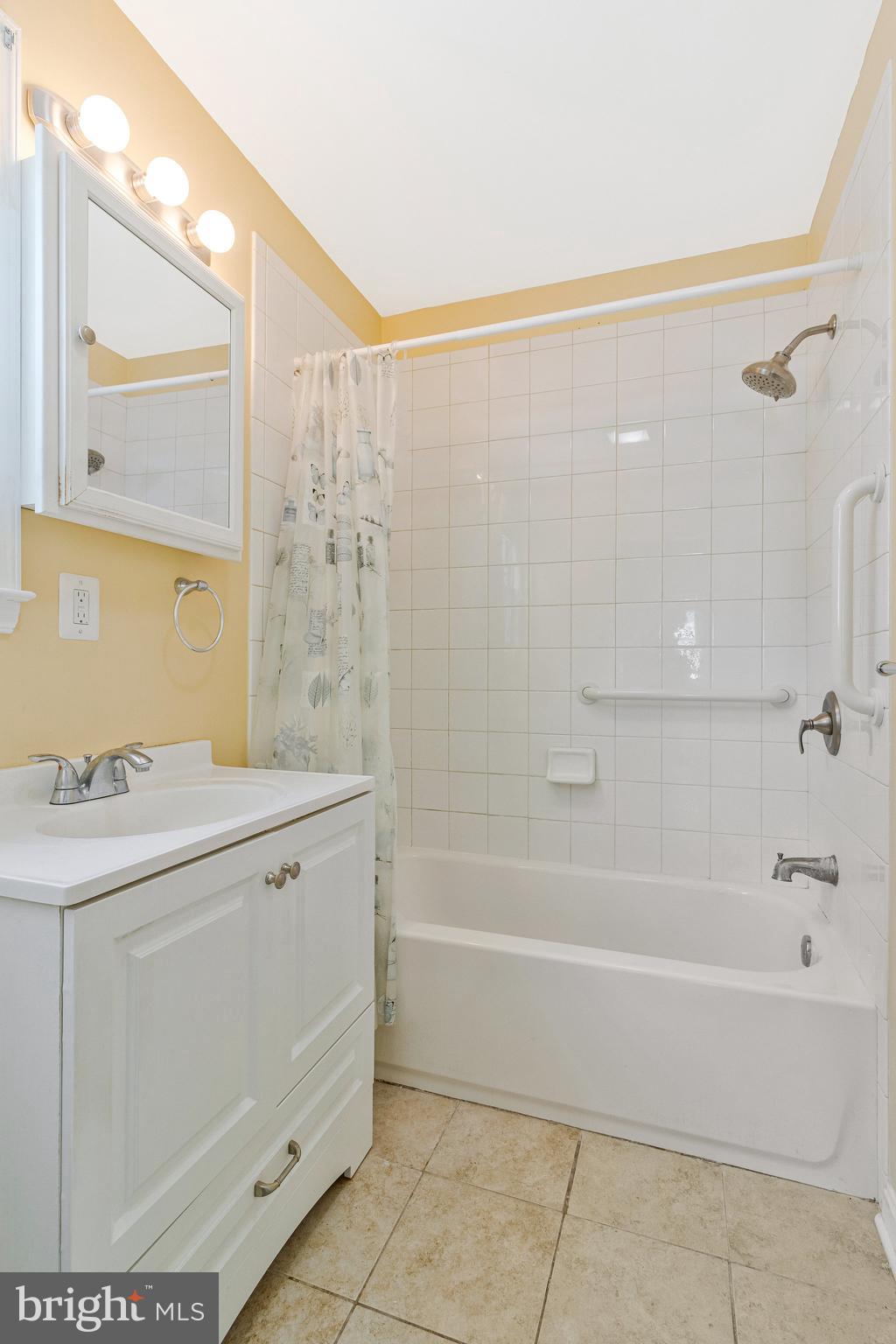 GREEN MEADOWS - Residential Lease