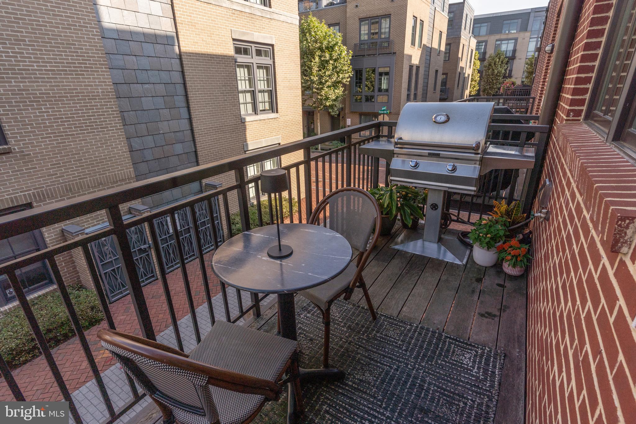 ROBINSON LANDING - Residential