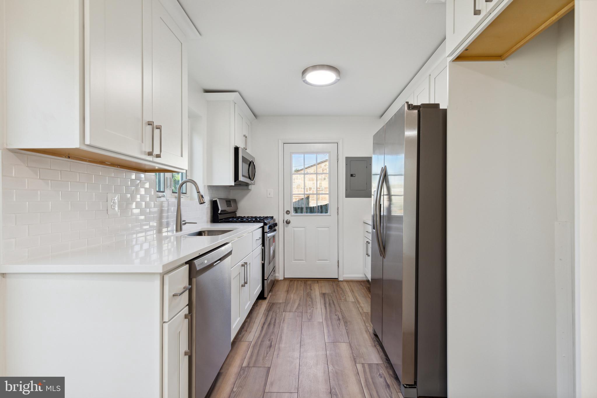 LE VELLE HEIGHTS - Residential