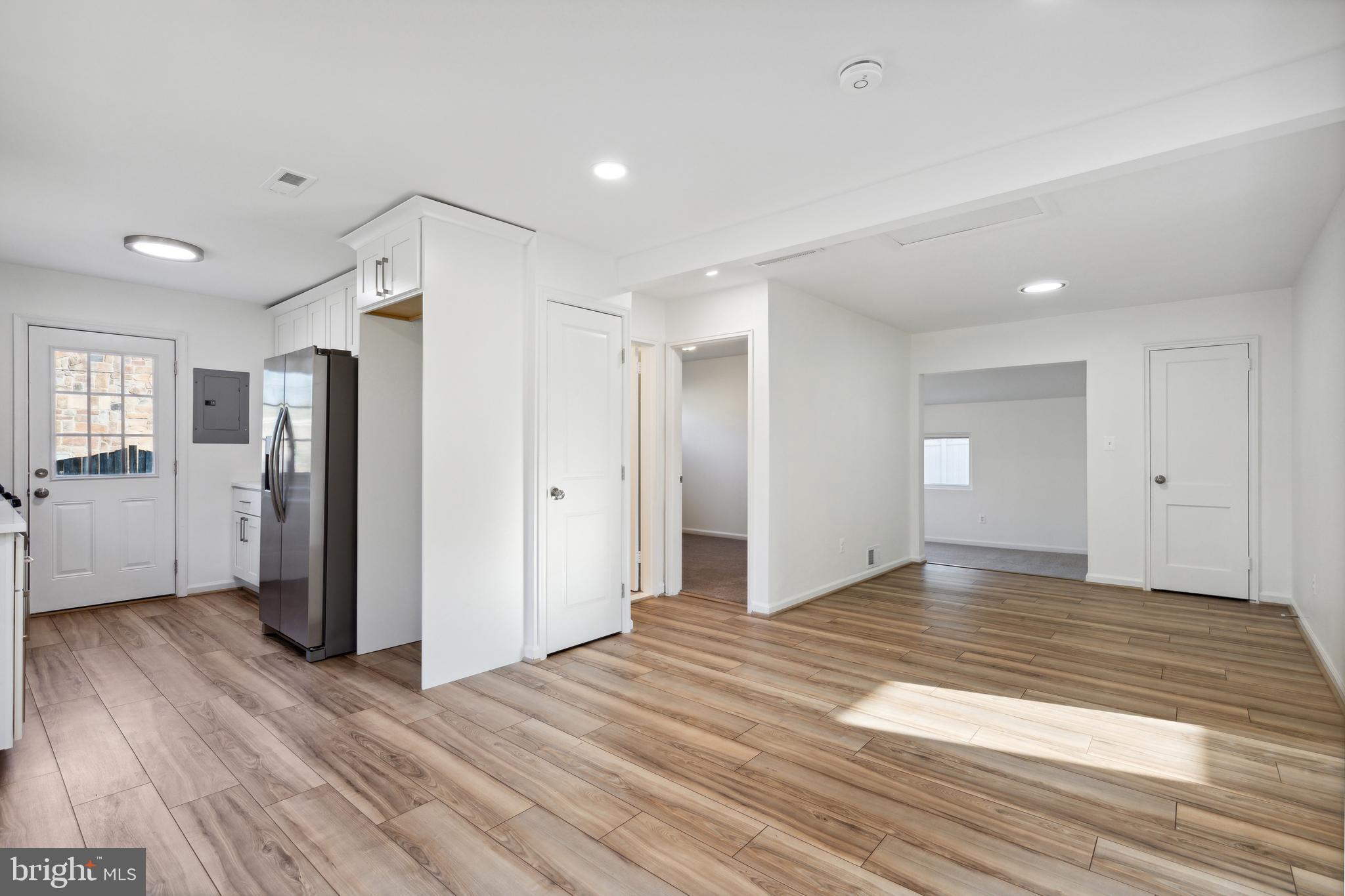 LE VELLE HEIGHTS - Residential