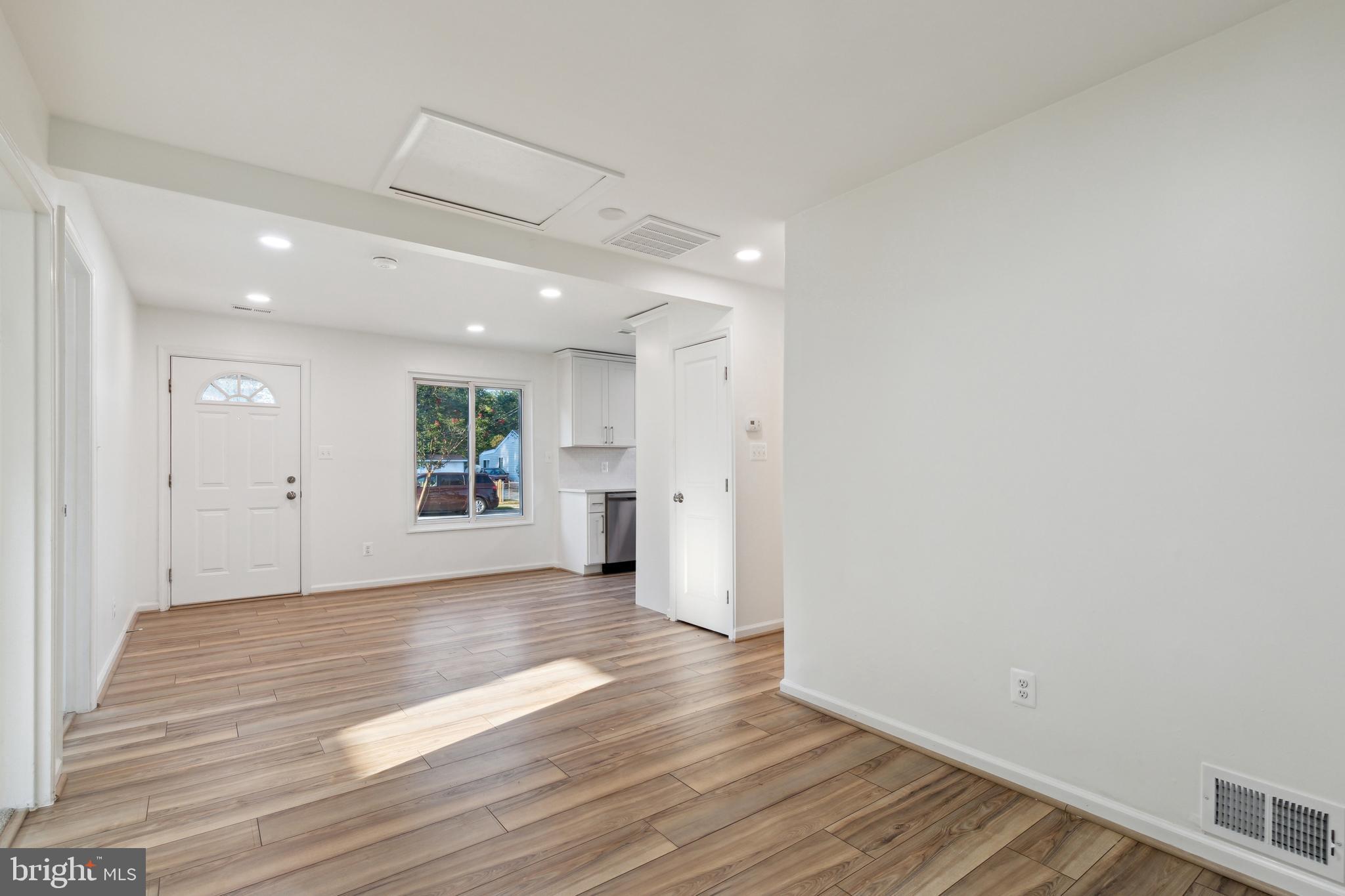 LE VELLE HEIGHTS - Residential