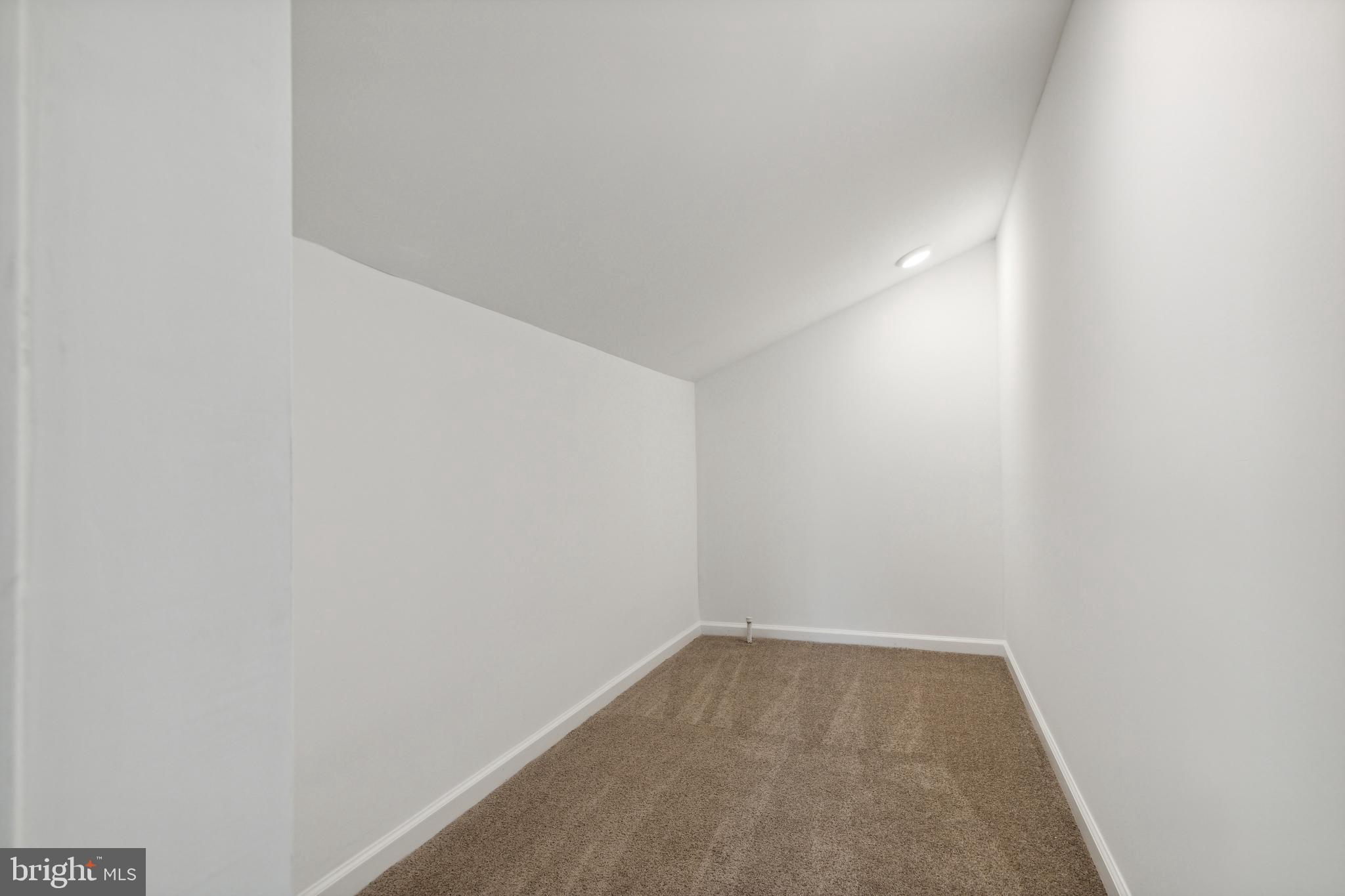 LE VELLE HEIGHTS - Residential