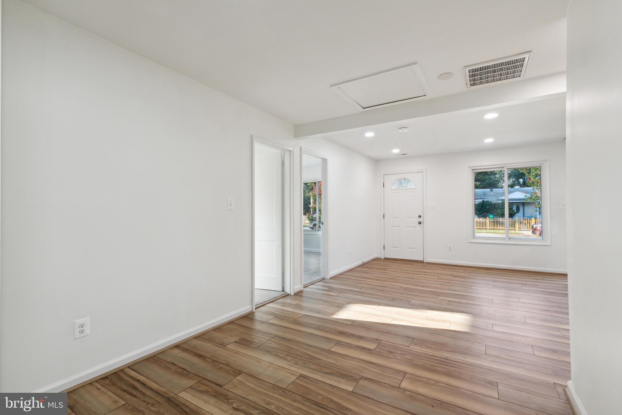 LE VELLE HEIGHTS - Residential