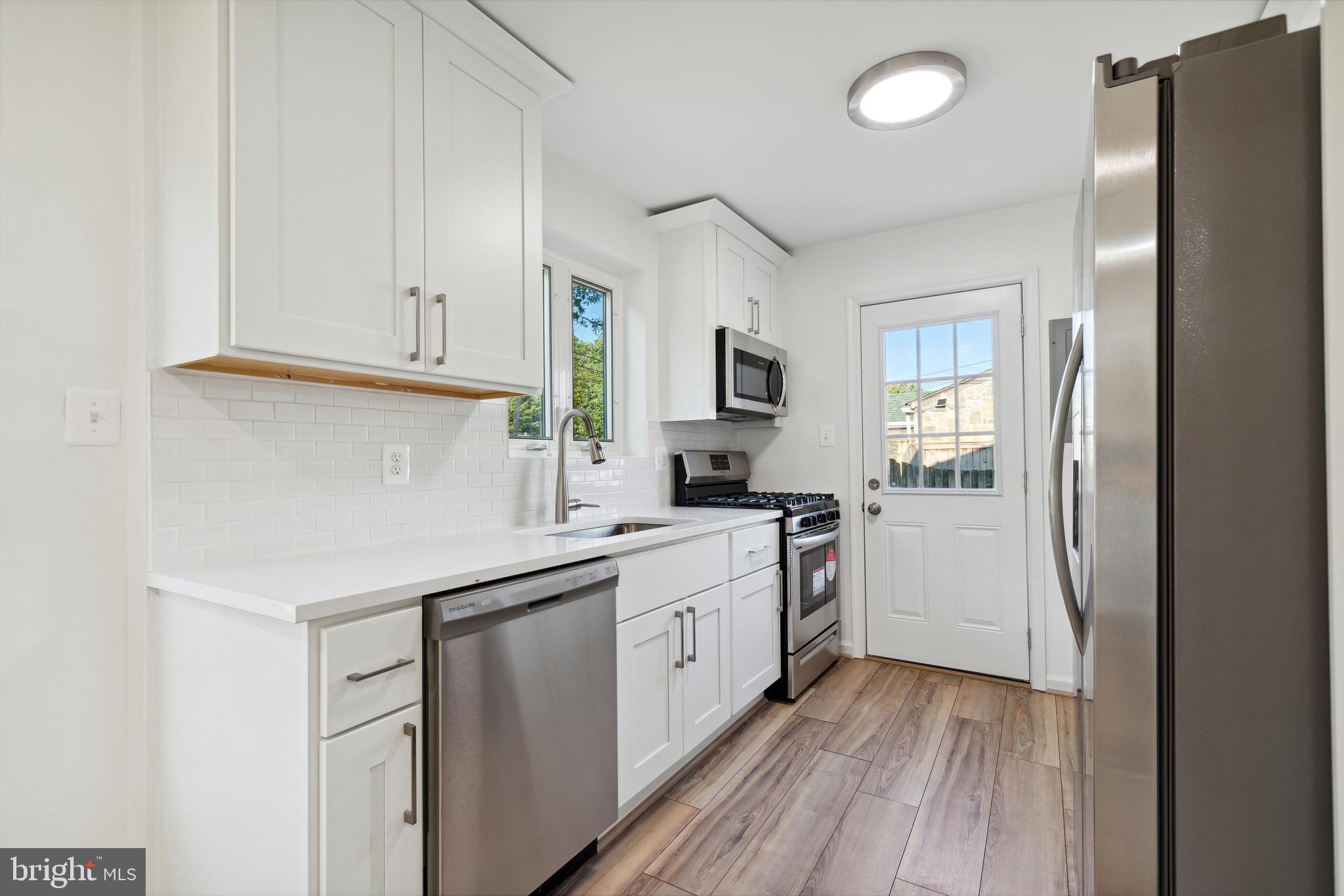 LE VELLE HEIGHTS - Residential