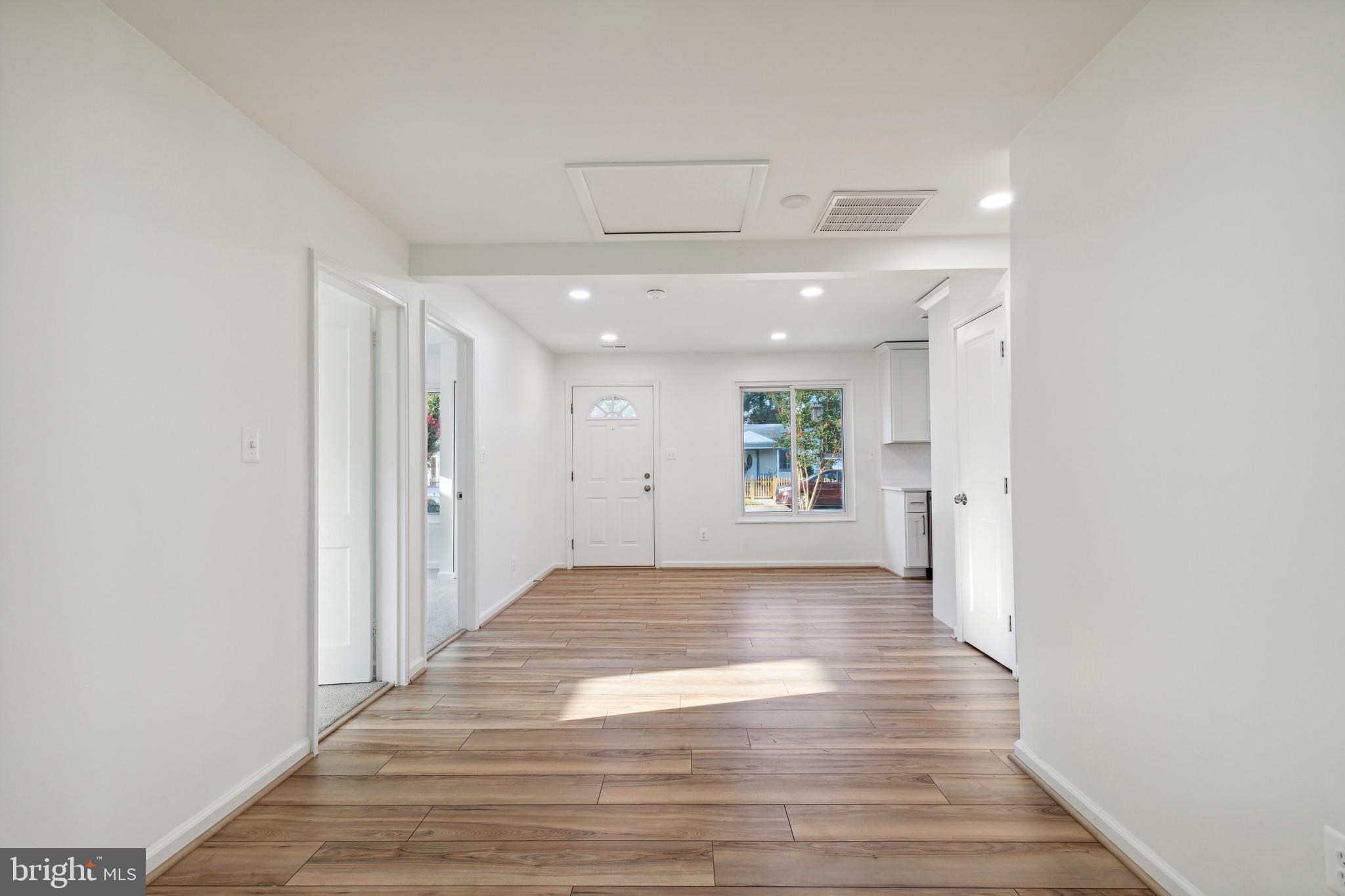 LE VELLE HEIGHTS - Residential