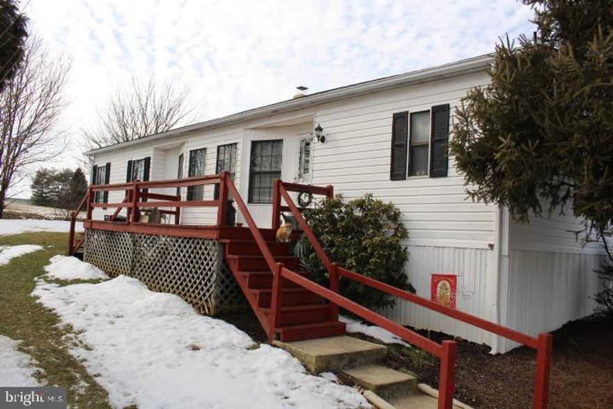 1989 Redman doublewide with large kitchen, bedroom and living room. Great closet space. All in this 55+ community.