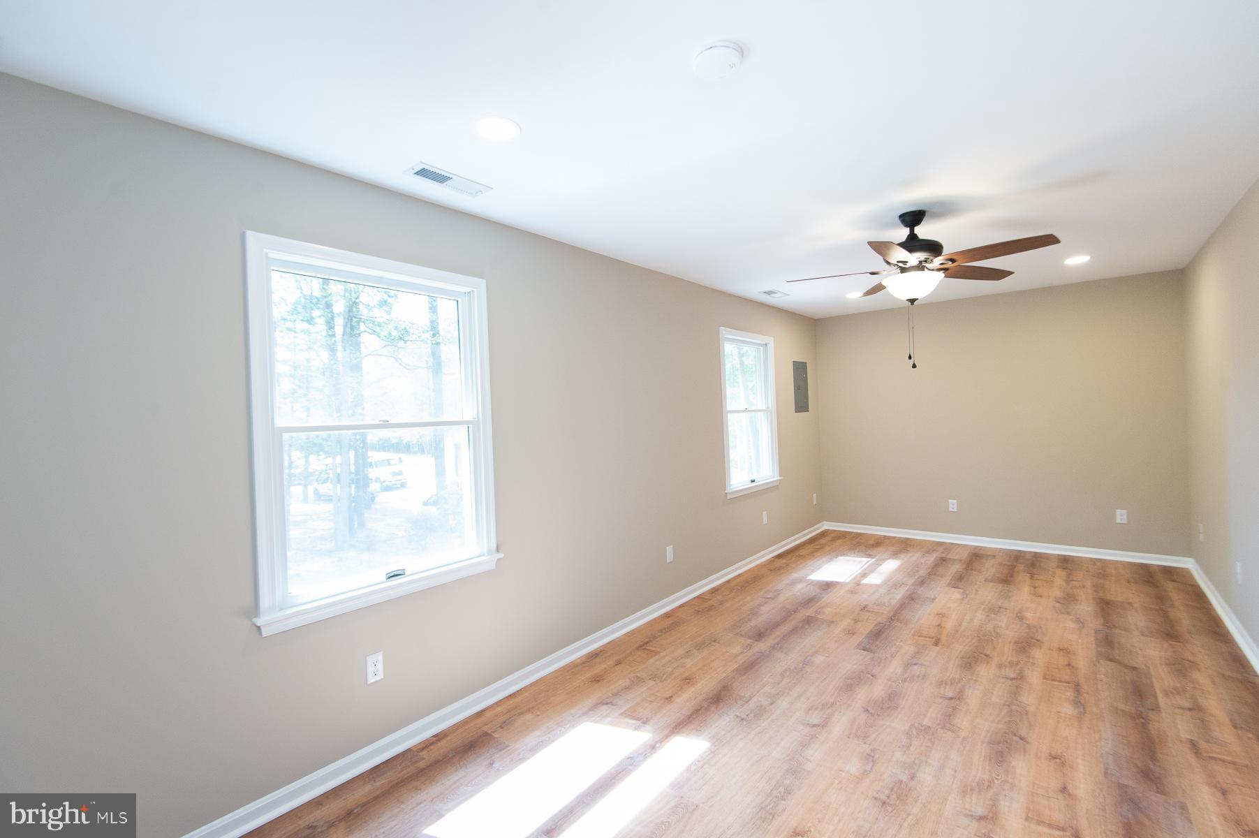 ROSS NECK - Residential