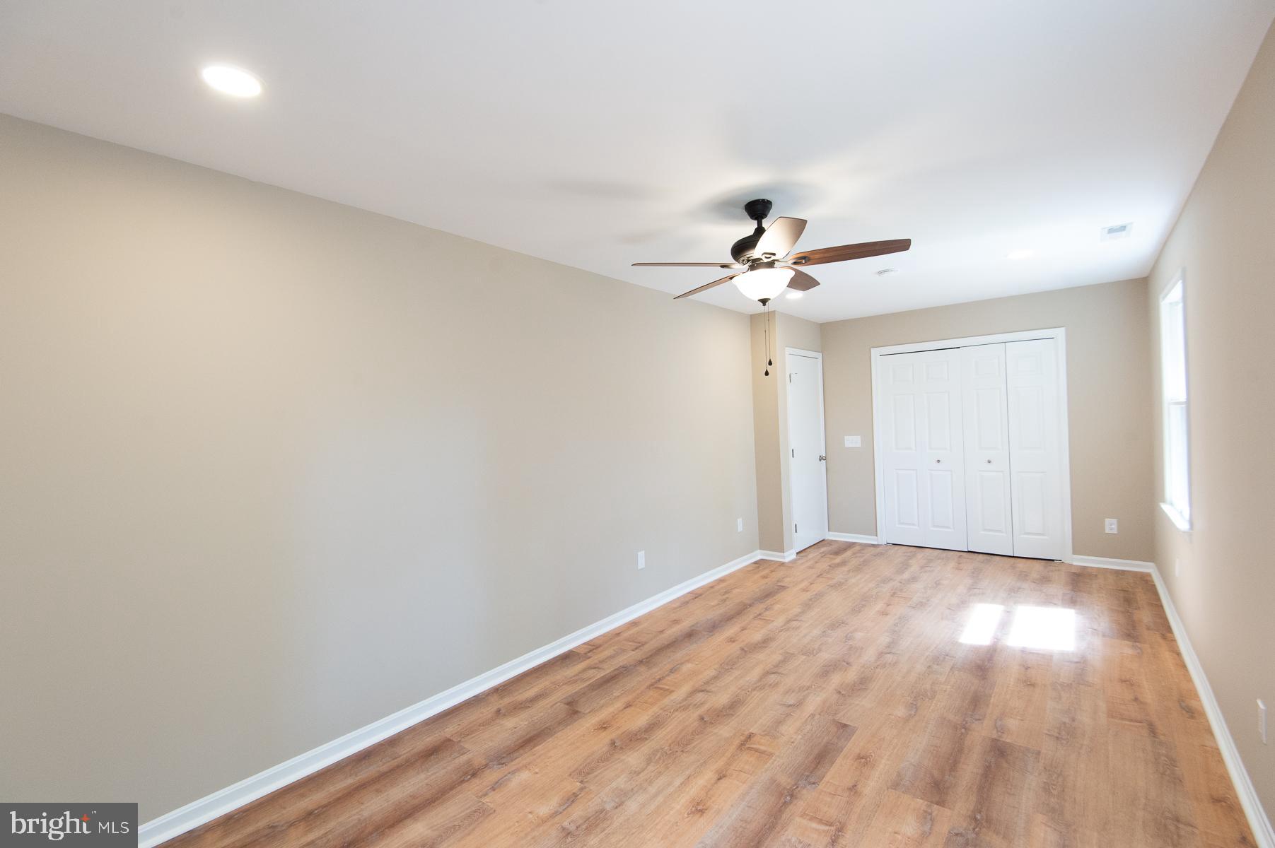 ROSS NECK - Residential