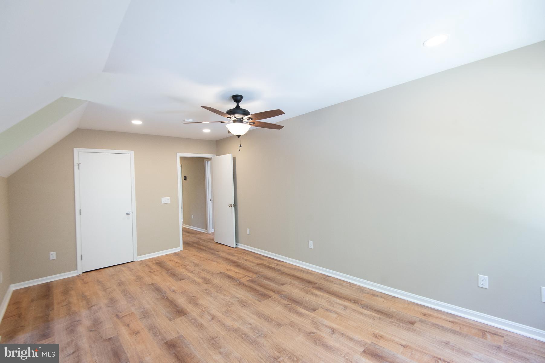 ROSS NECK - Residential