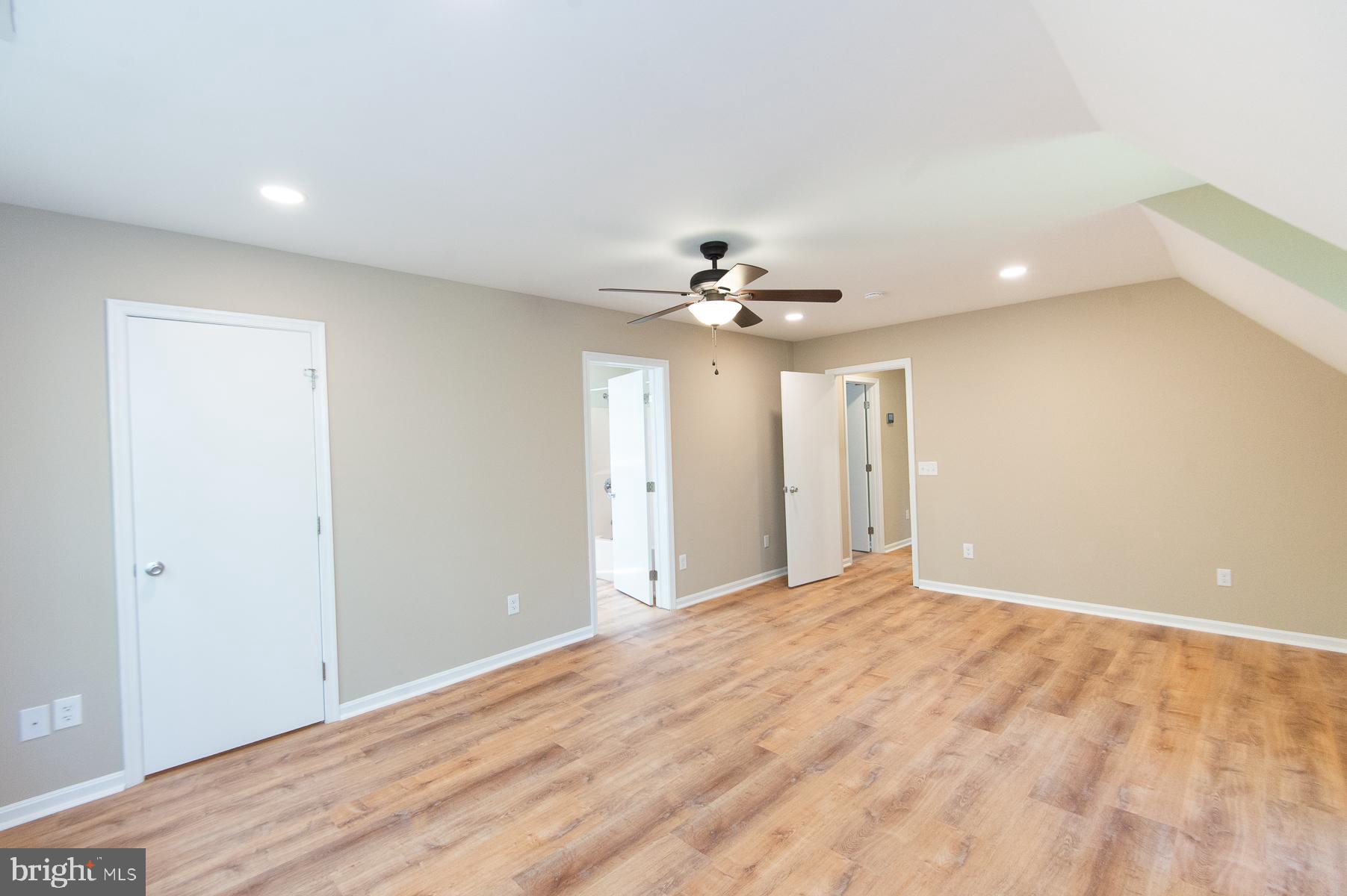 ROSS NECK - Residential