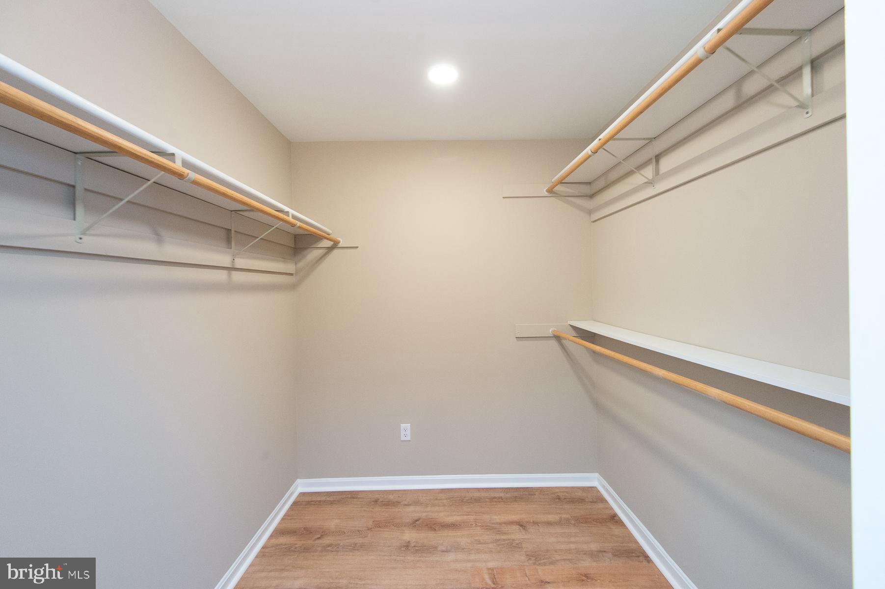 ROSS NECK - Residential