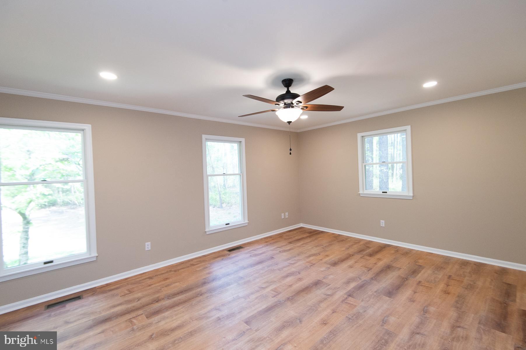 ROSS NECK - Residential