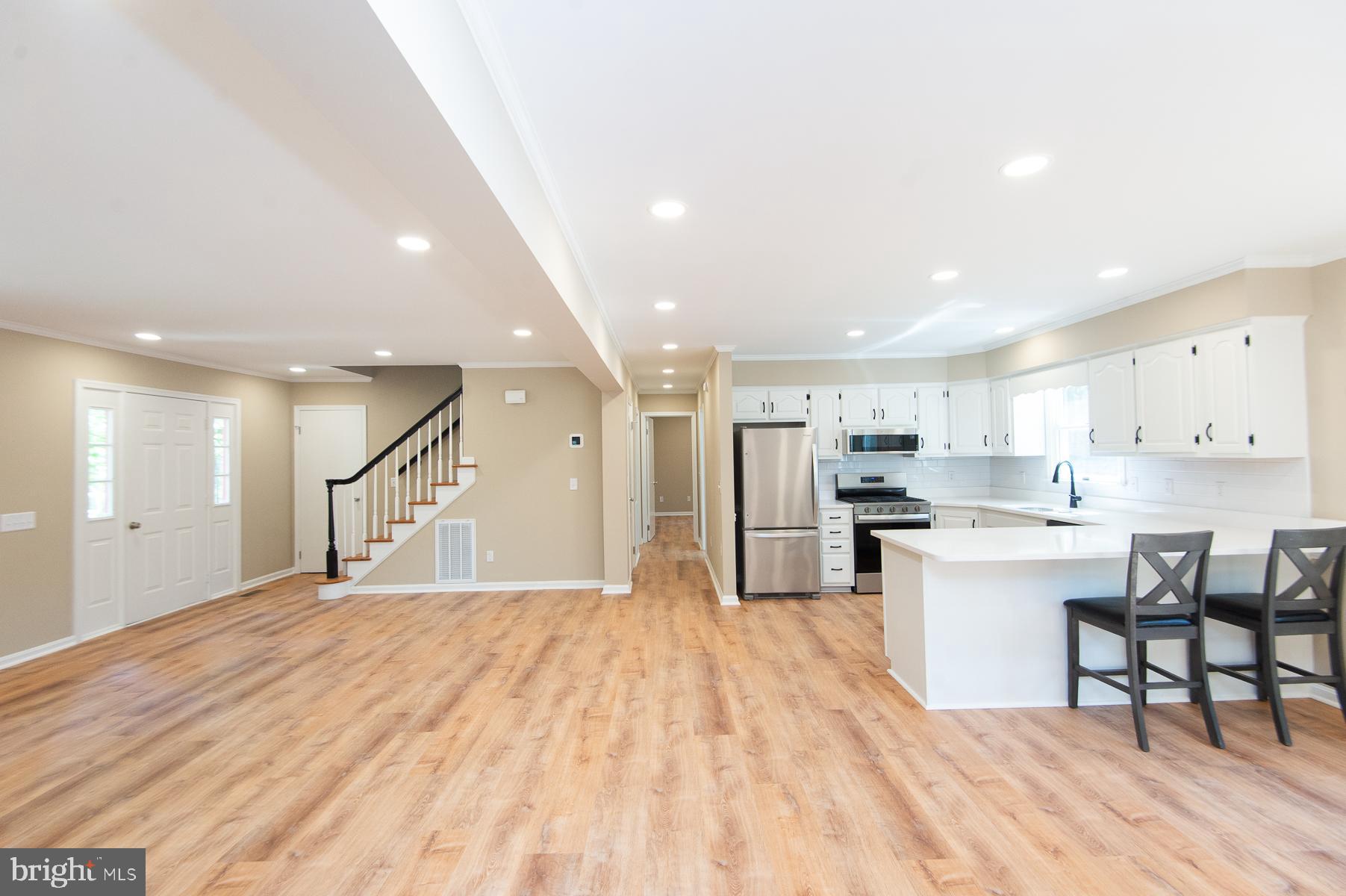 ROSS NECK - Residential