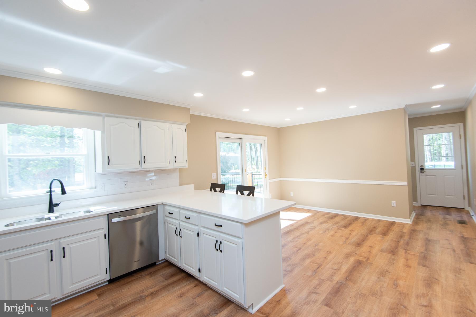 ROSS NECK - Residential