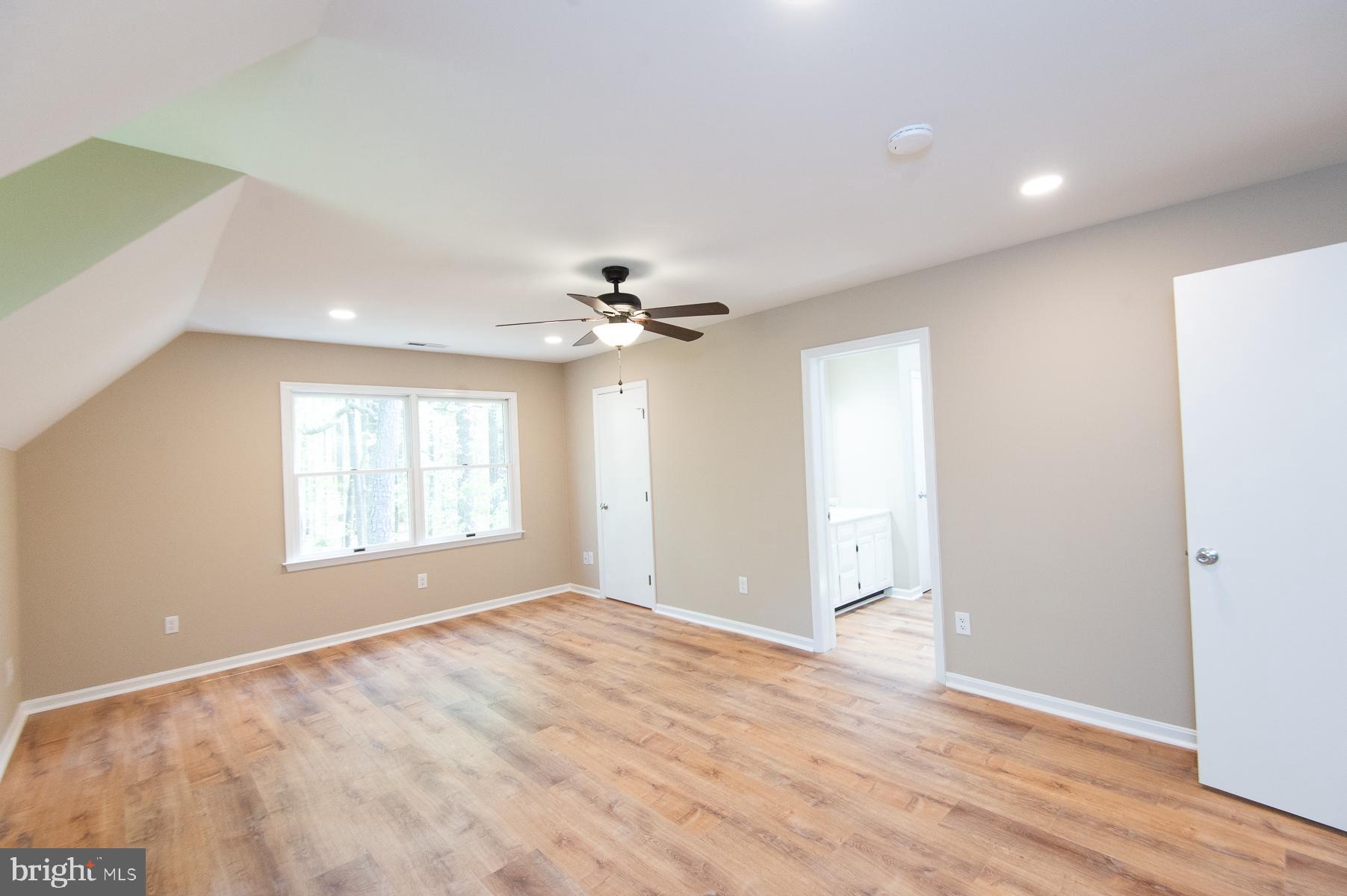 ROSS NECK - Residential