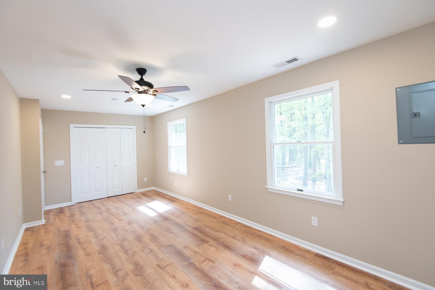 ROSS NECK - Residential