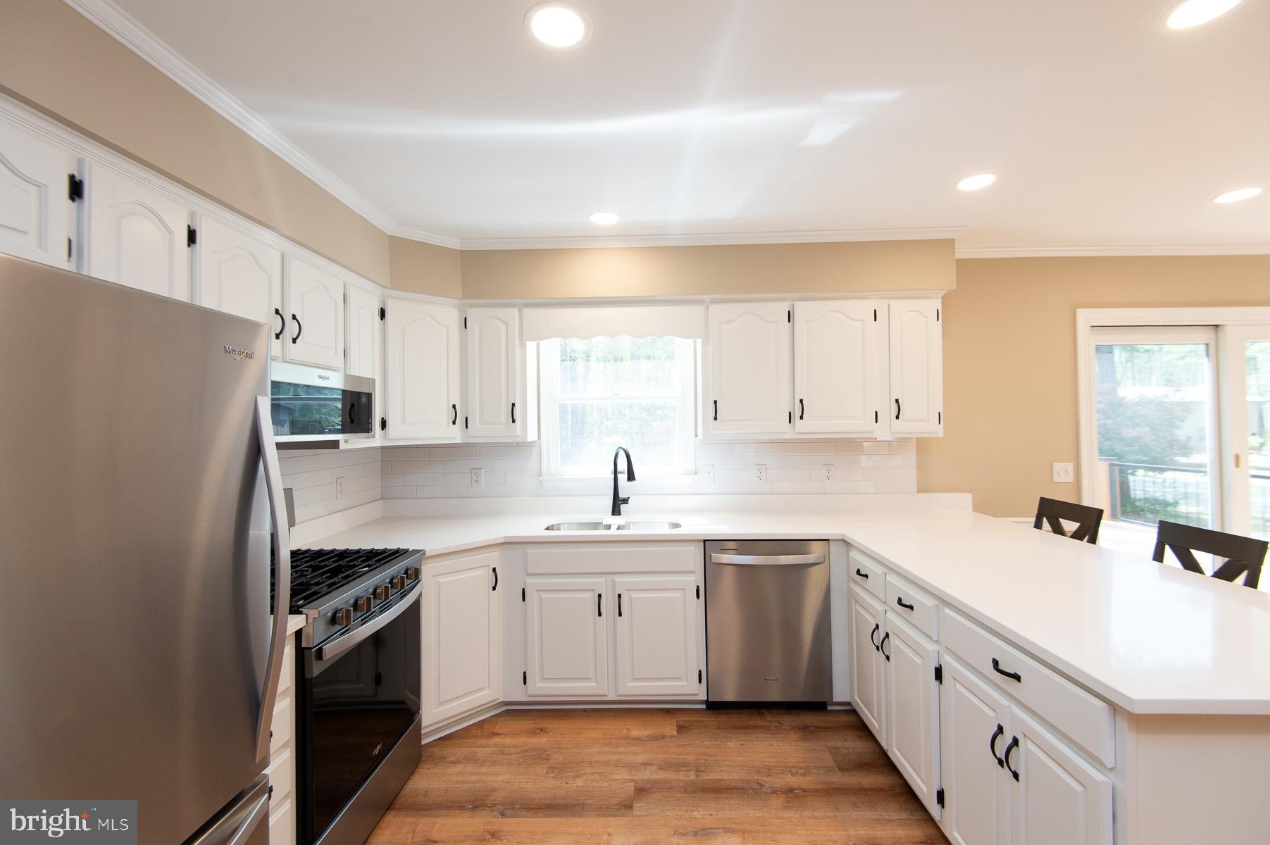 ROSS NECK - Residential