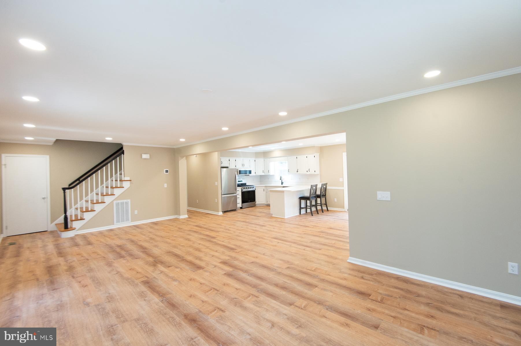 ROSS NECK - Residential