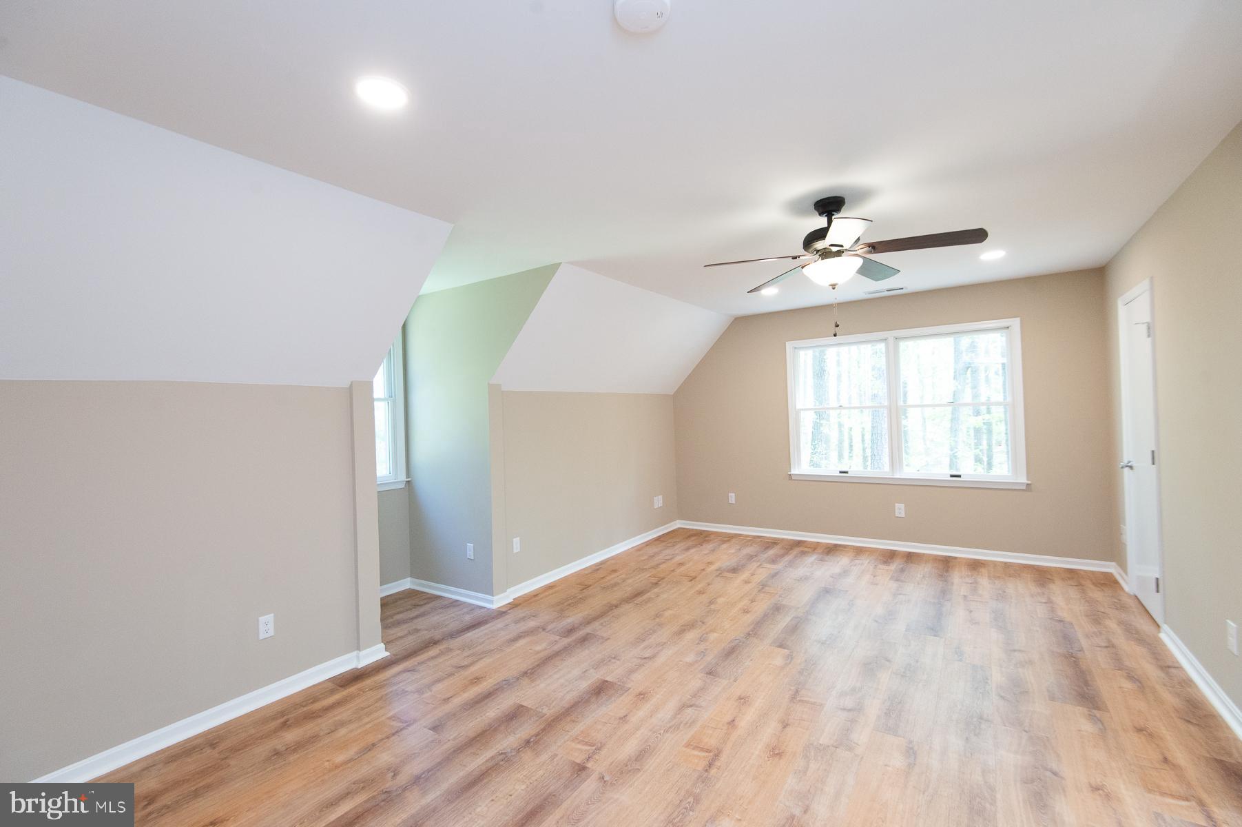 ROSS NECK - Residential