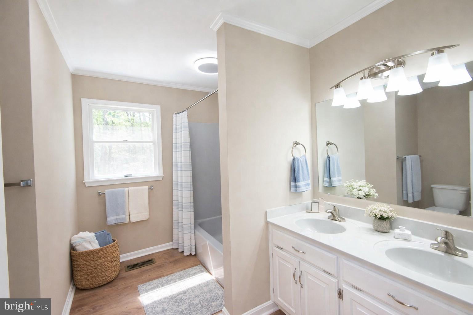 ROSS NECK - Residential