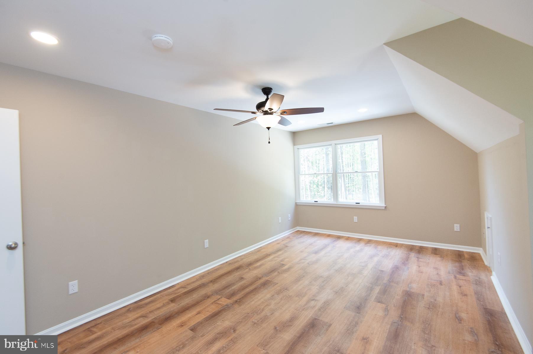 ROSS NECK - Residential