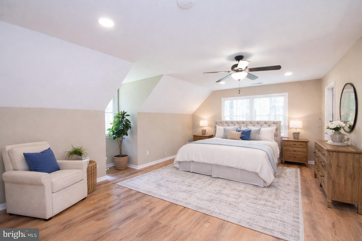 ROSS NECK - Residential