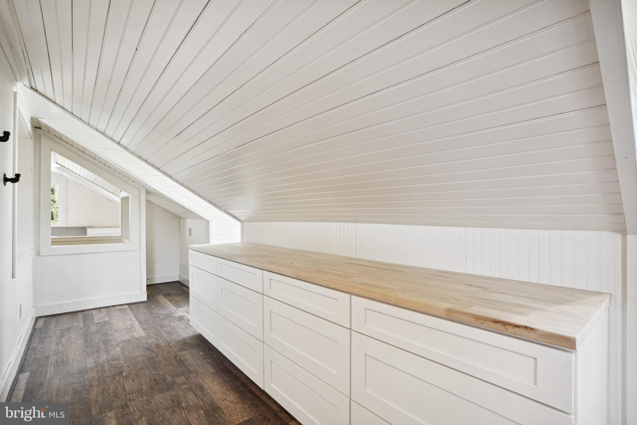 SKYLINE MANOR - Residential