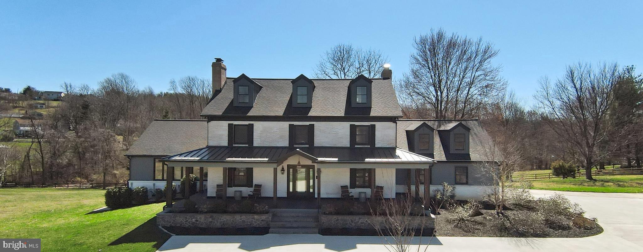 SKYLINE MANOR - Residential