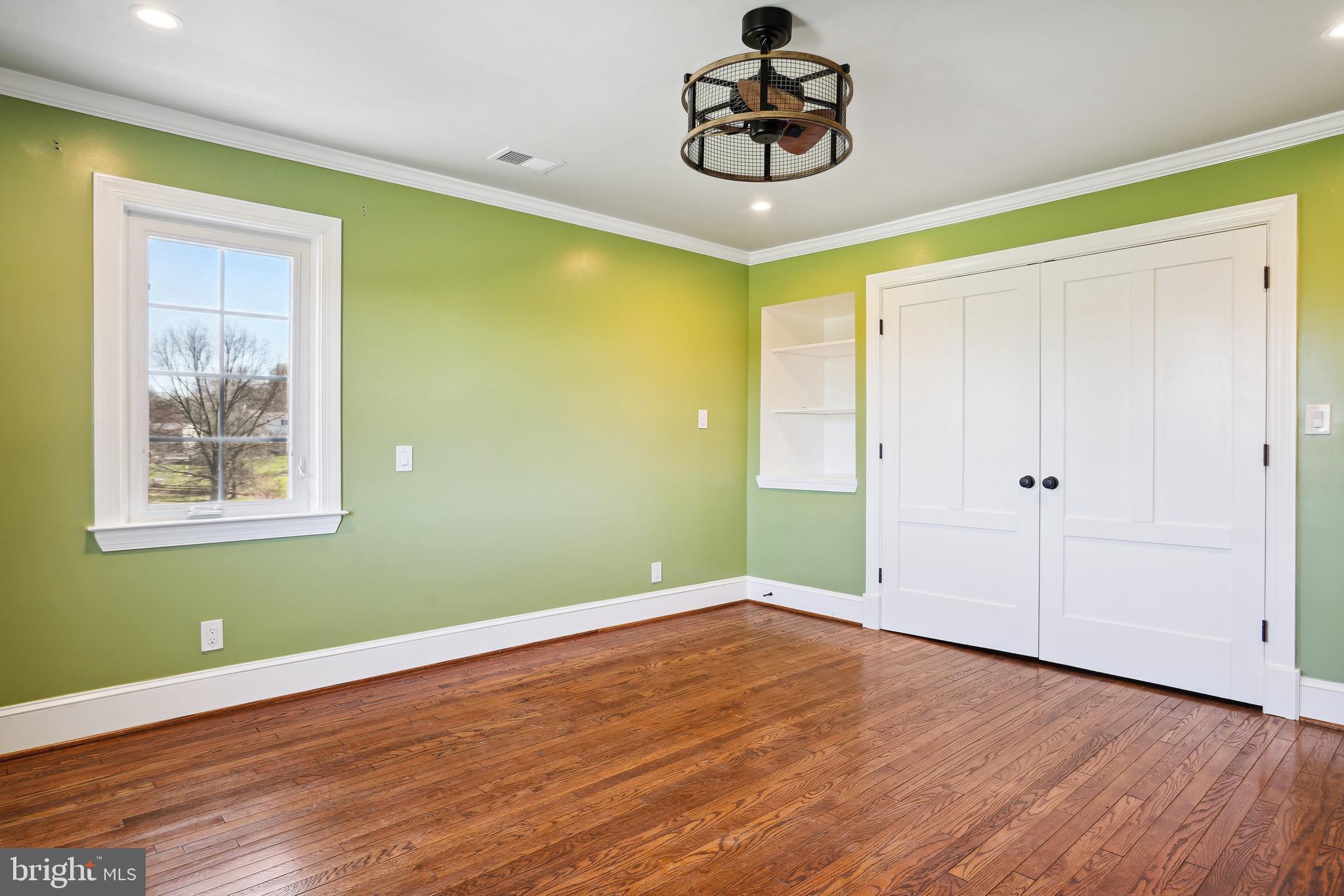 SKYLINE MANOR - Residential