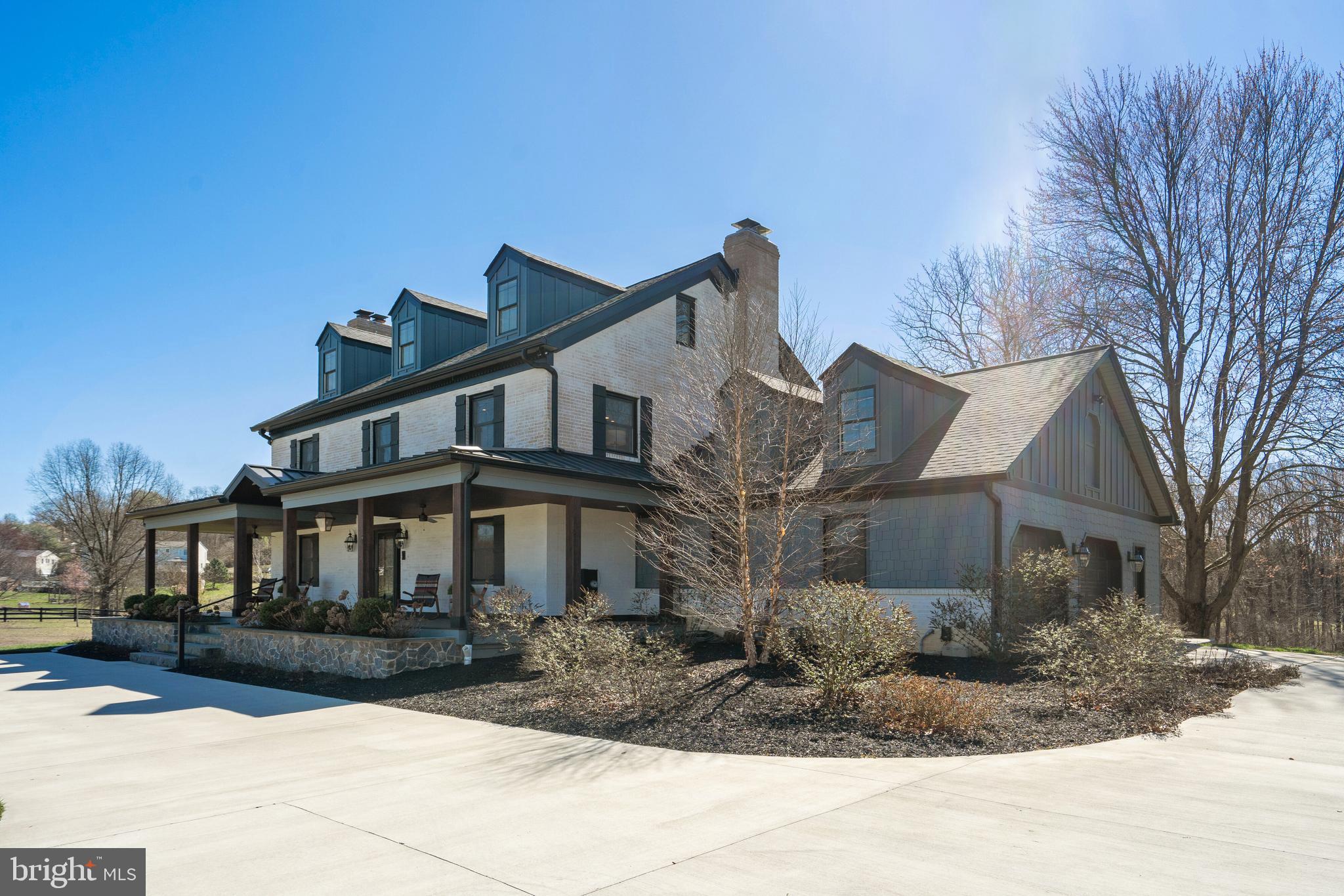 SKYLINE MANOR - Residential