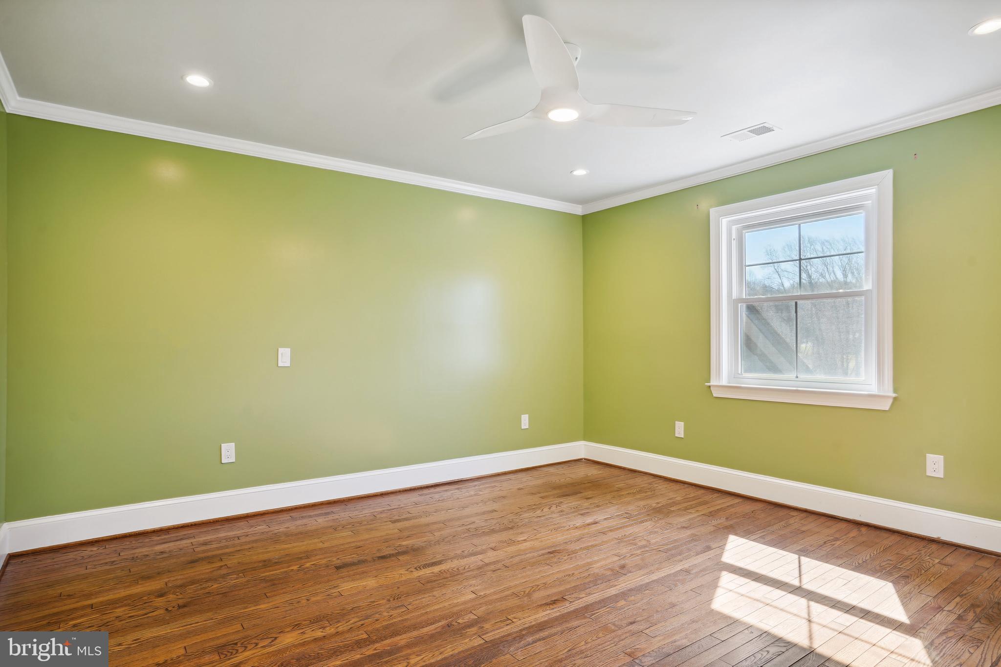 SKYLINE MANOR - Residential