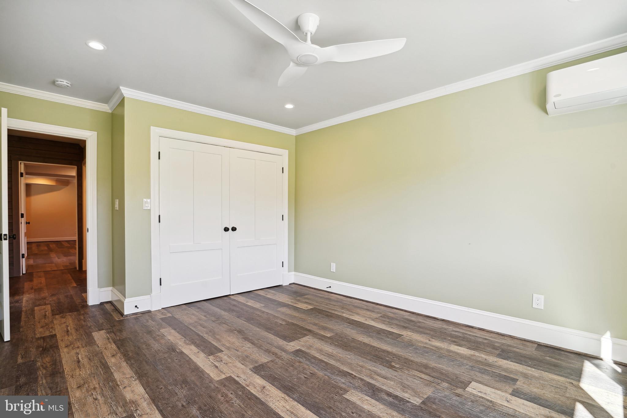 SKYLINE MANOR - Residential