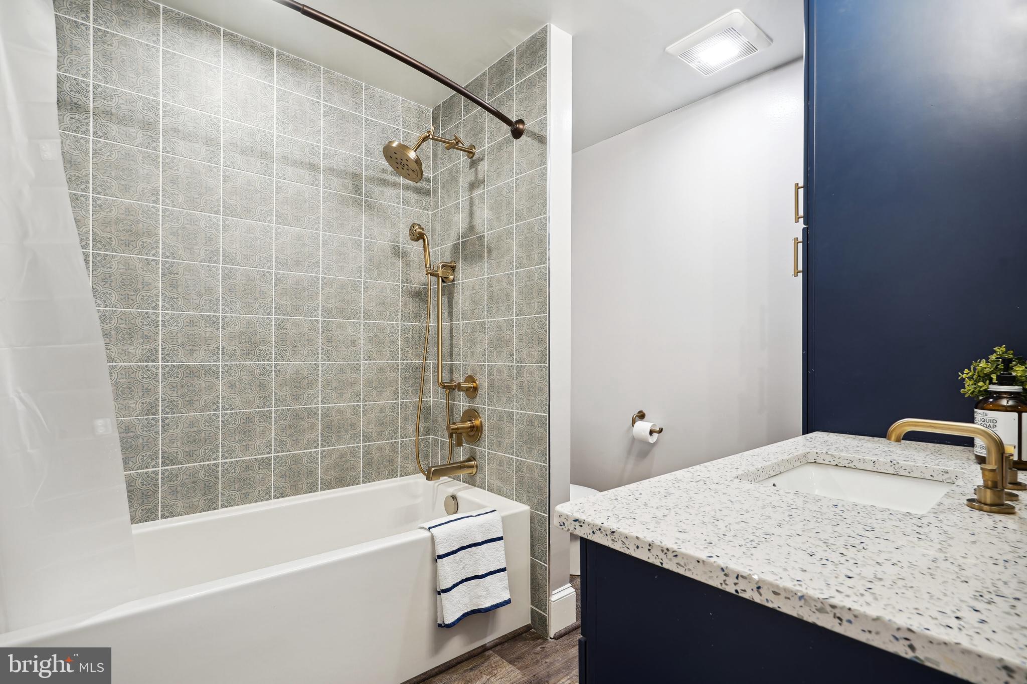 SKYLINE MANOR - Residential