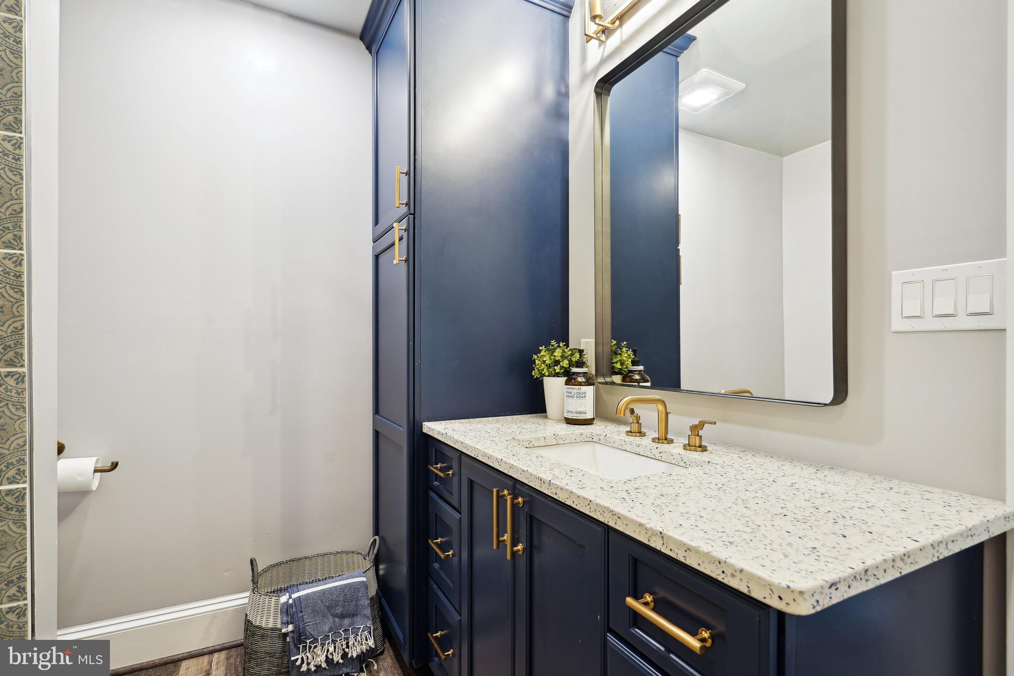 SKYLINE MANOR - Residential