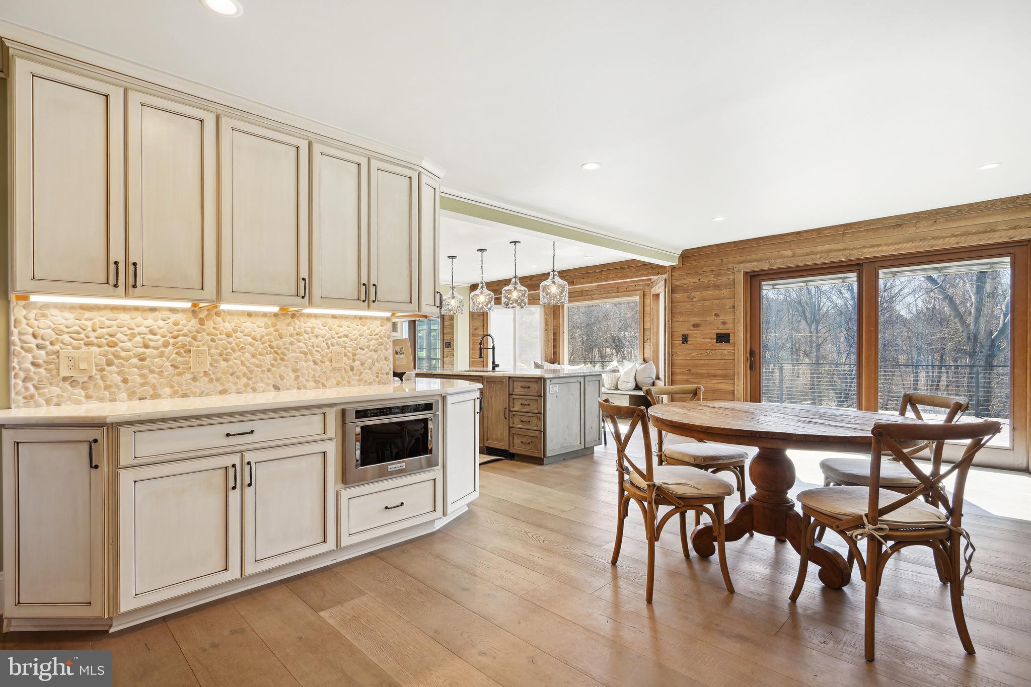 SKYLINE MANOR - Residential