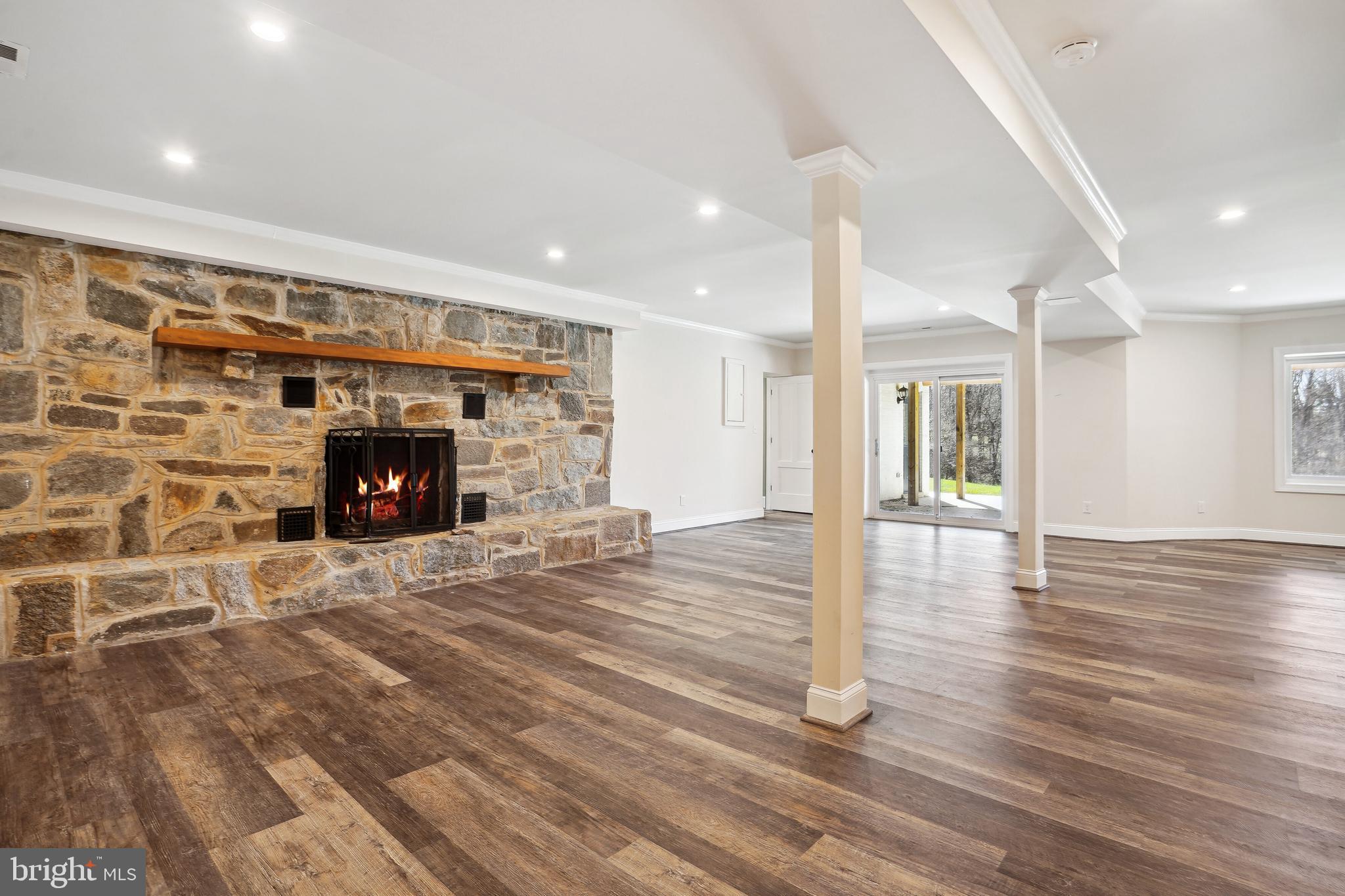 SKYLINE MANOR - Residential