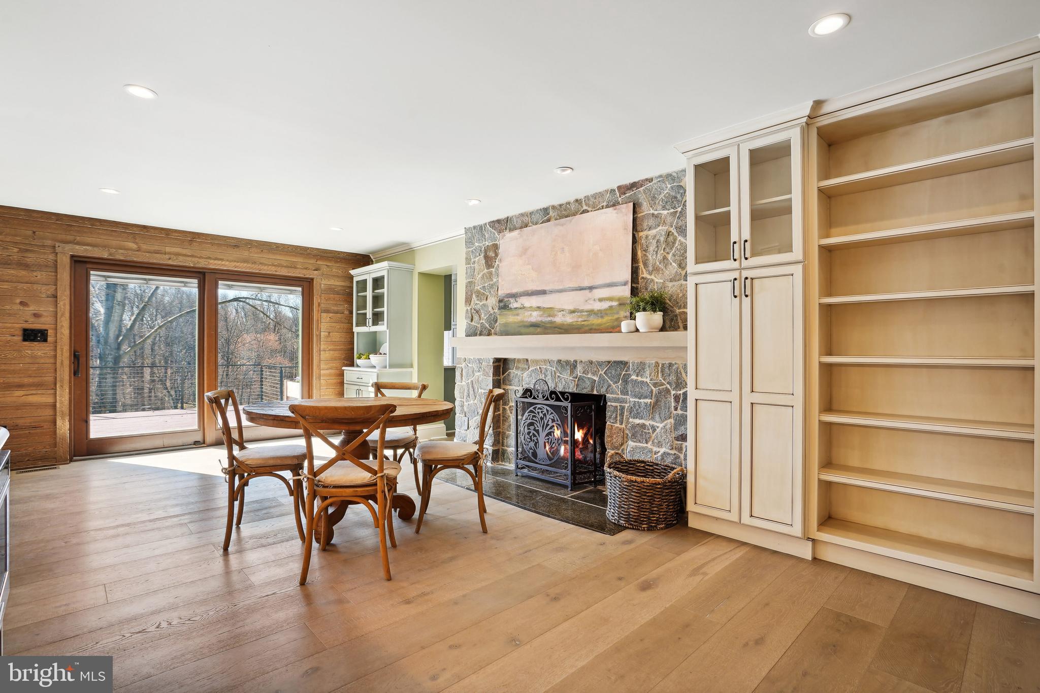 SKYLINE MANOR - Residential