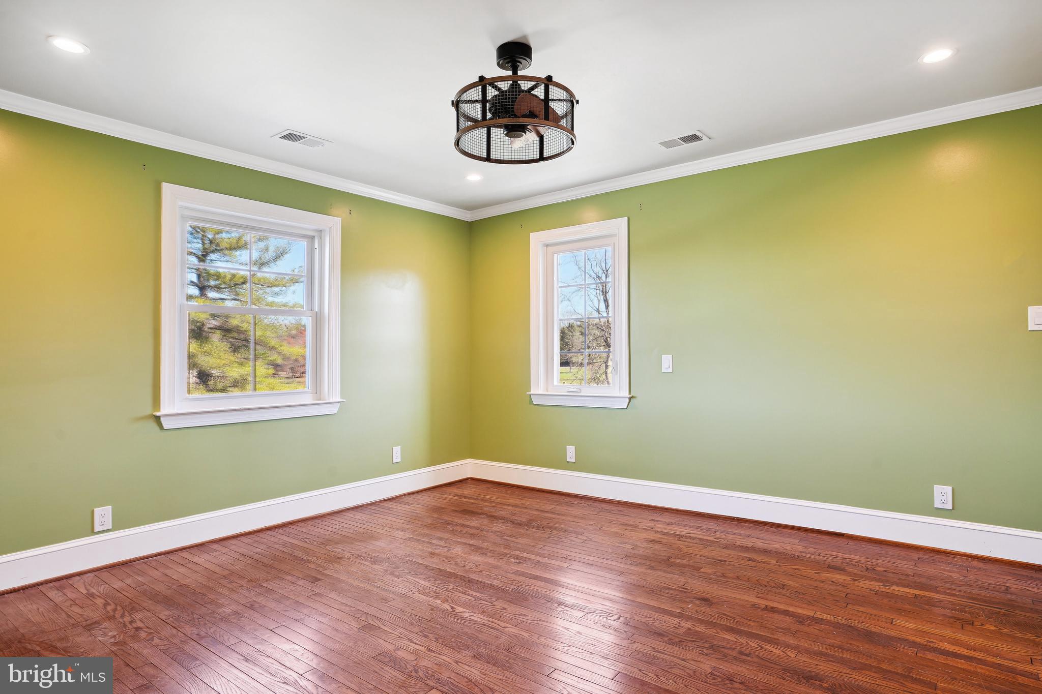 SKYLINE MANOR - Residential