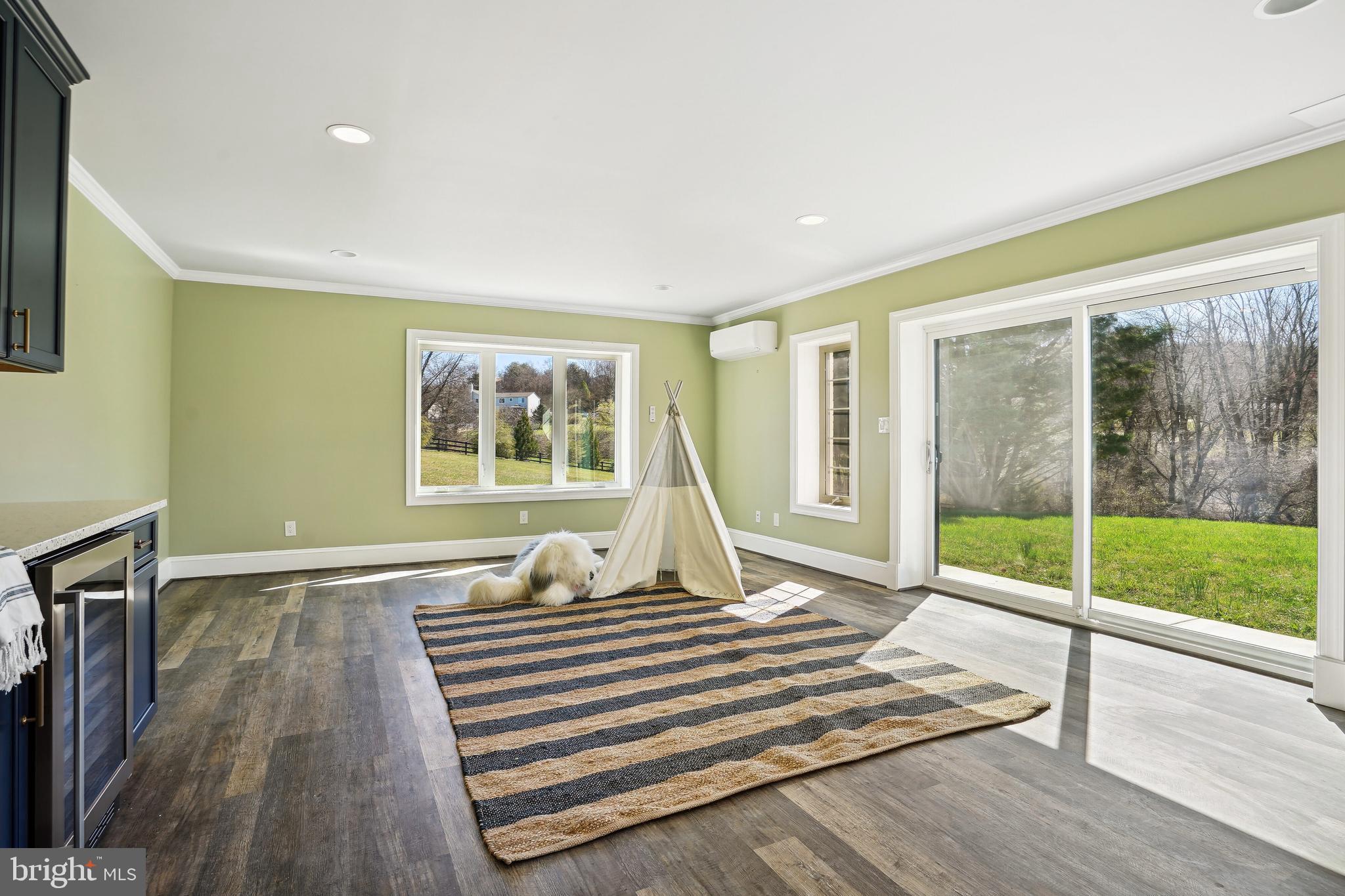 SKYLINE MANOR - Residential